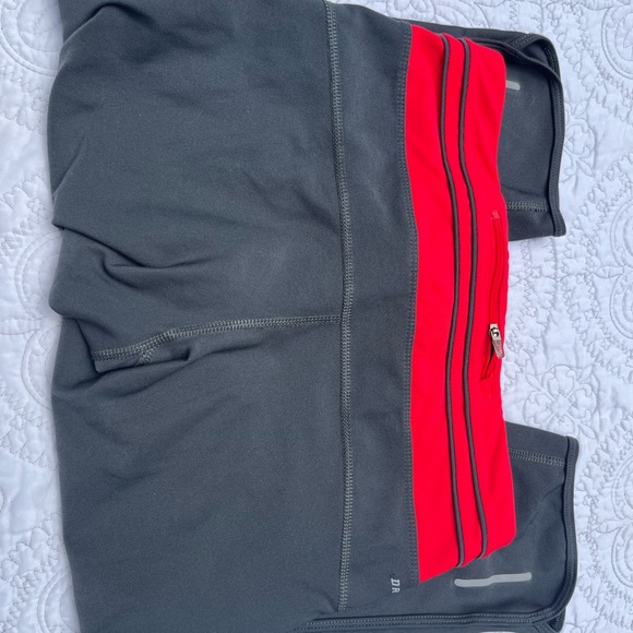 Nike workout spandex shorts - Picture 3 of 5